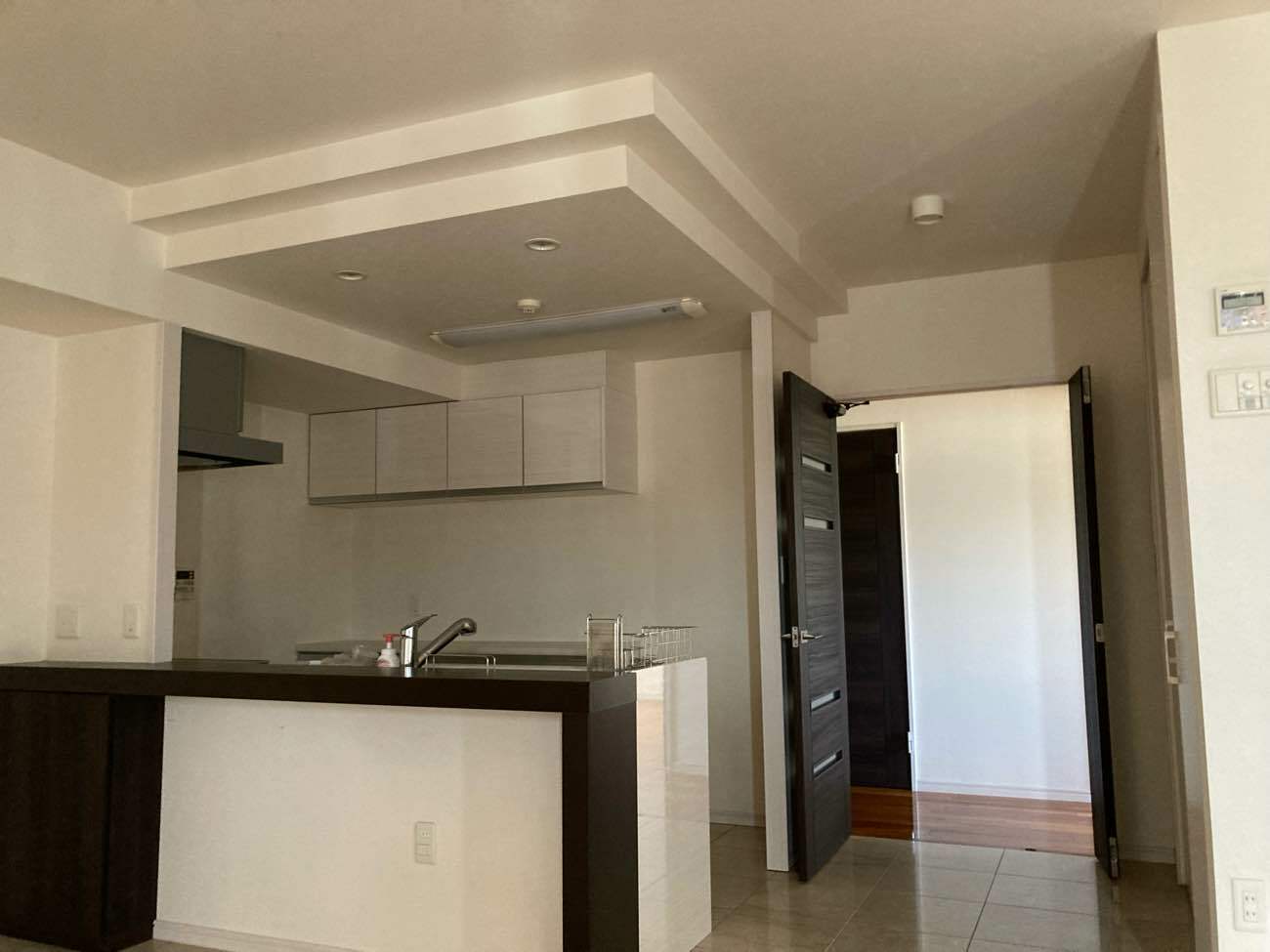 柔らかな曲線美と光の調律。ホテルライクな上質空間で叶えるマンションリフォーム／長崎市／K様邸