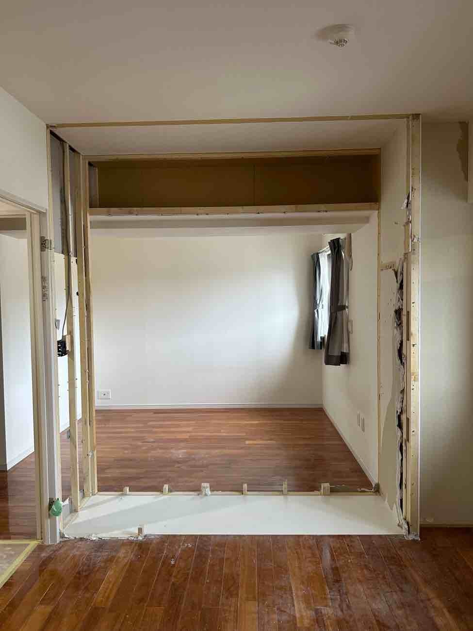 2つの洋室を隔てていたクローゼットを解体