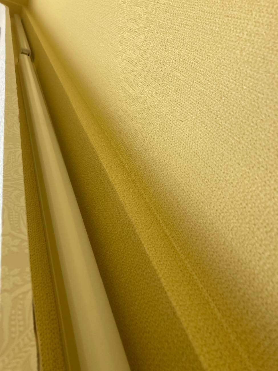 間接照明を仕込む様子