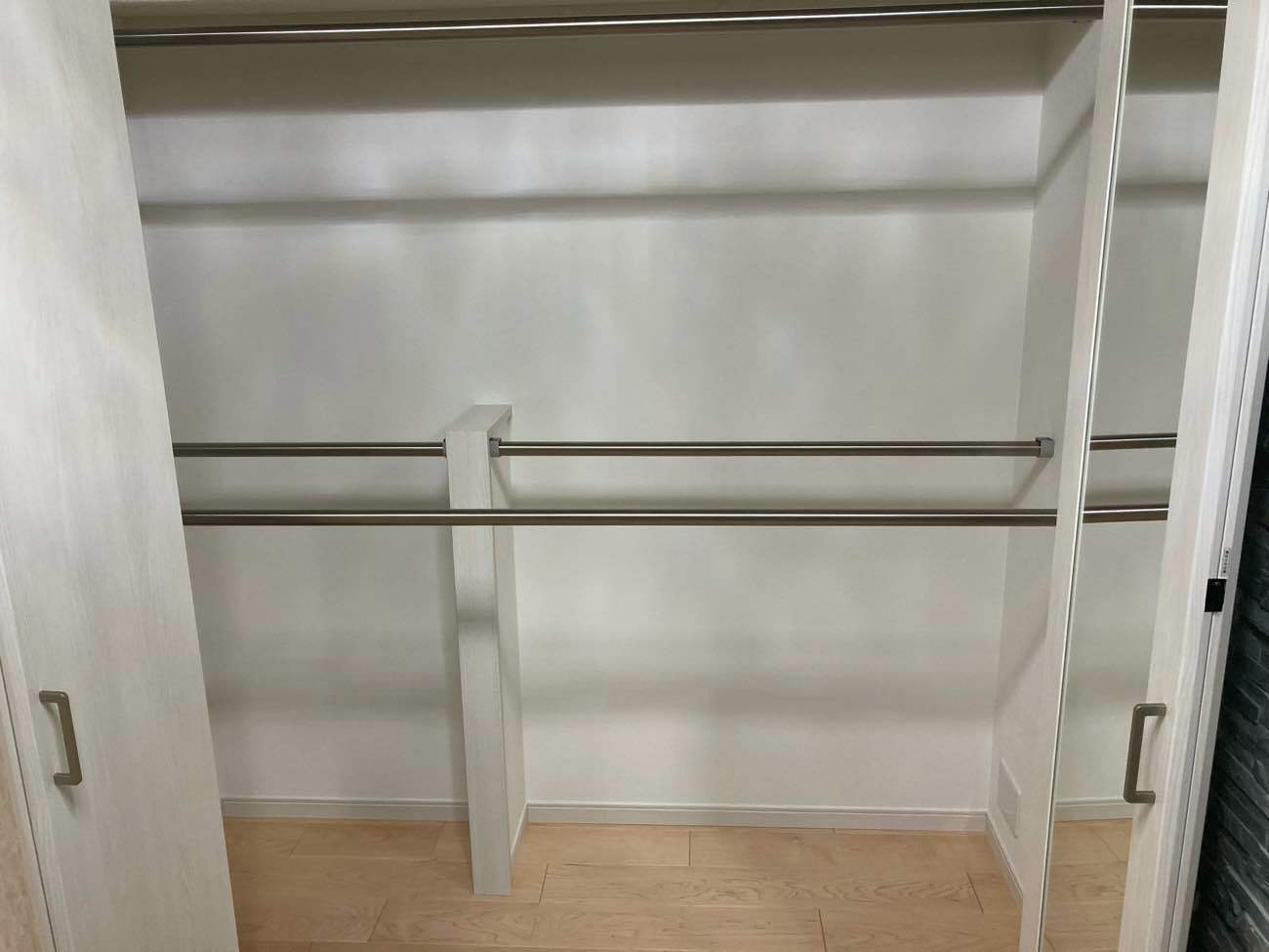 デッドスペースを作らない大型クローゼット
