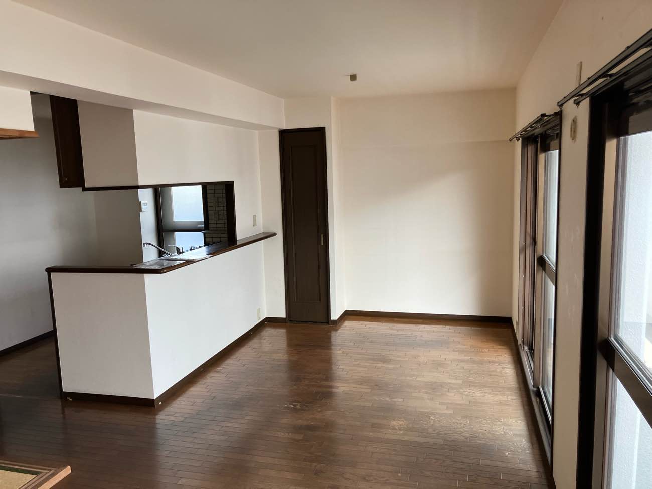 築年数を感じさせないホテルライクな住まい。上質グレーのリノベーション空間／長崎市／K様邸