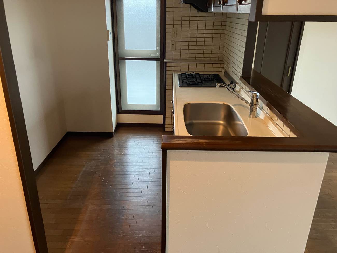 築年数を感じさせないホテルライクな住まい。上質グレーのリノベーション空間／長崎市／K様邸