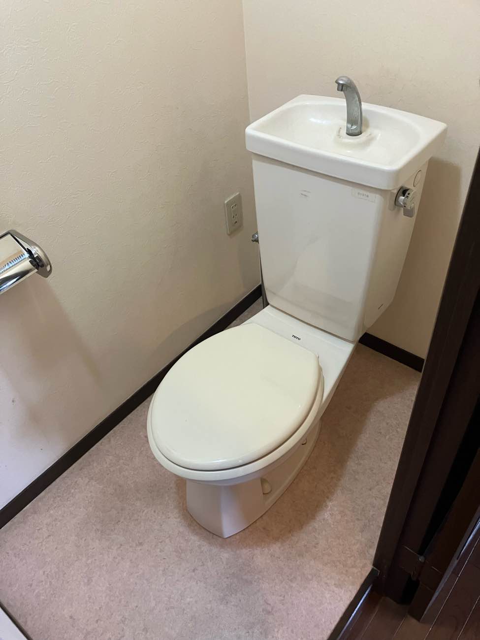 築年数を感じさせないホテルライクな住まい。上質グレーのリノベーション空間／長崎市／K様邸