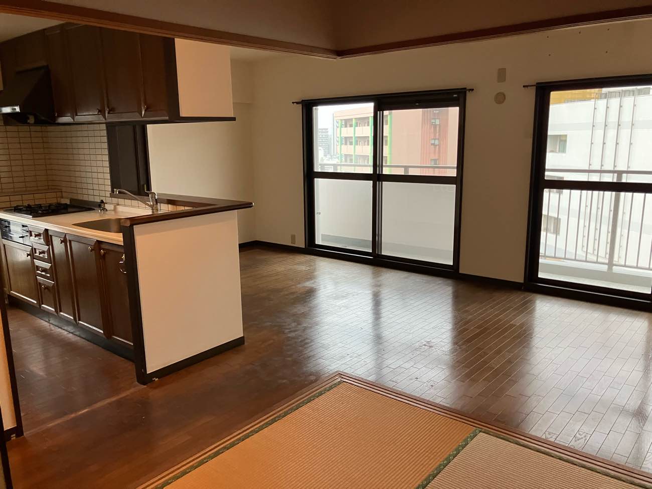 築年数を感じさせないホテルライクな住まい。上質グレーのリノベーション空間／長崎市／K様邸