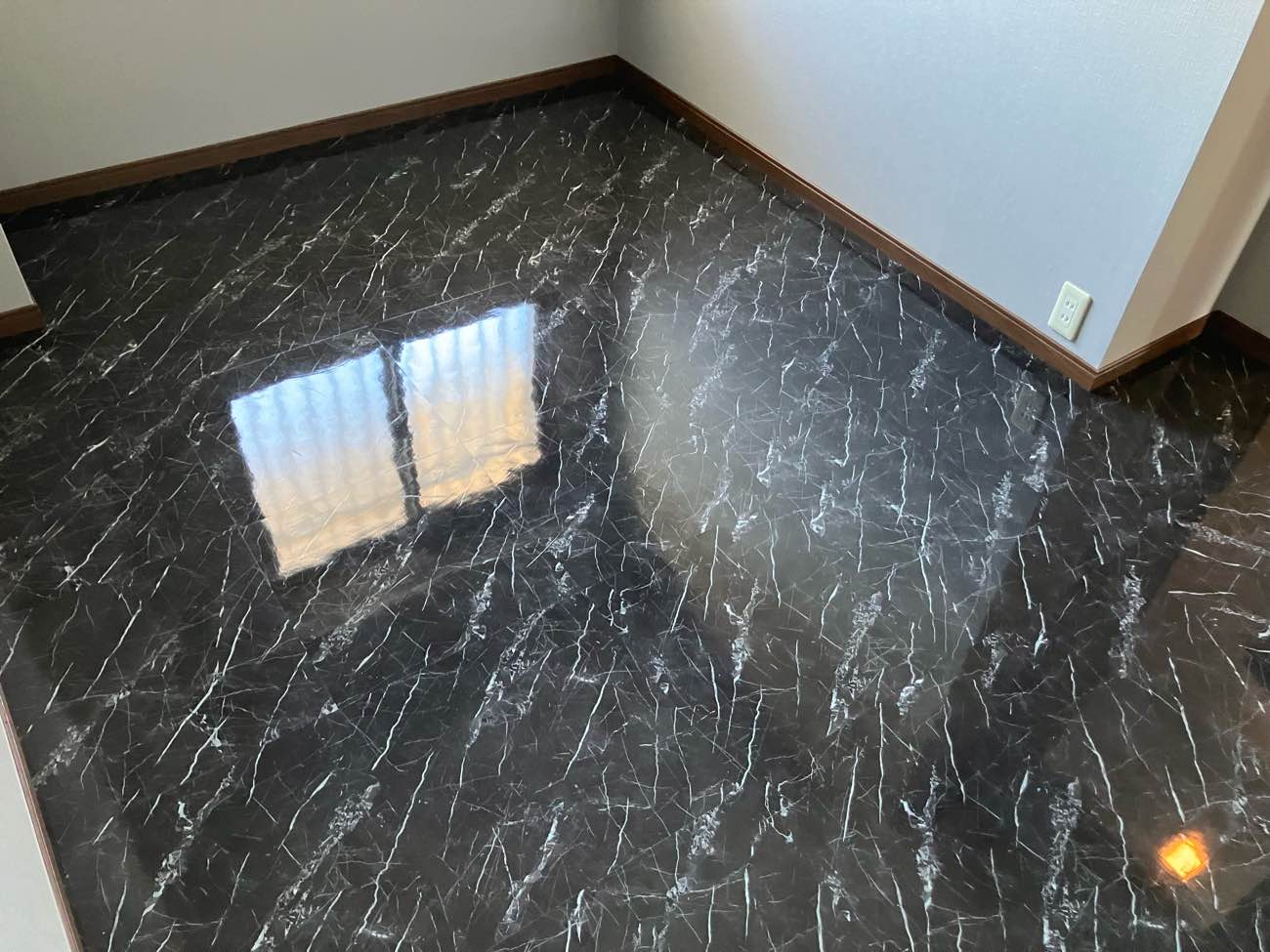 高級感のあるフロアタイル