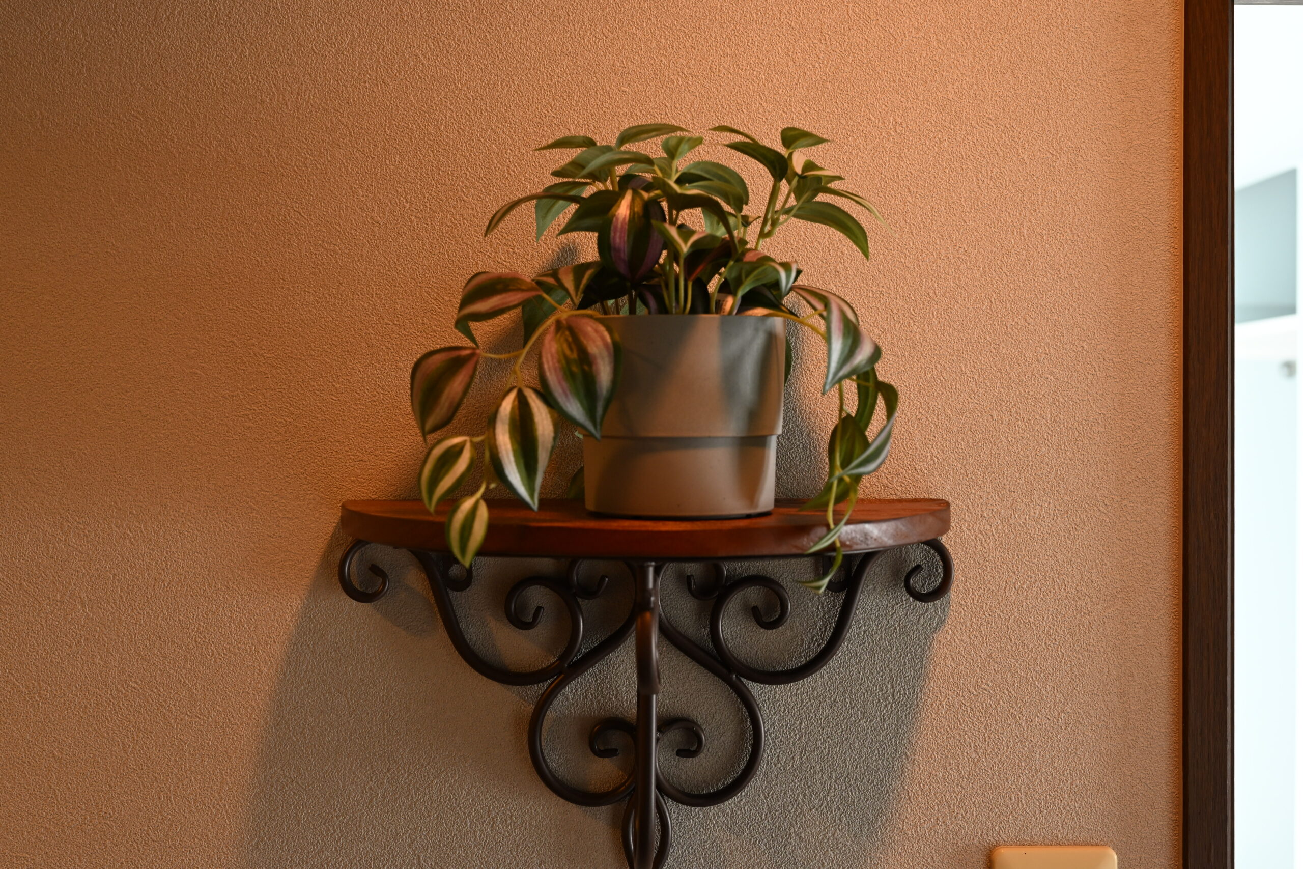 築年数を感じさせないホテルライクな住まい。上質グレーのリノベーション空間／長崎市／K様邸