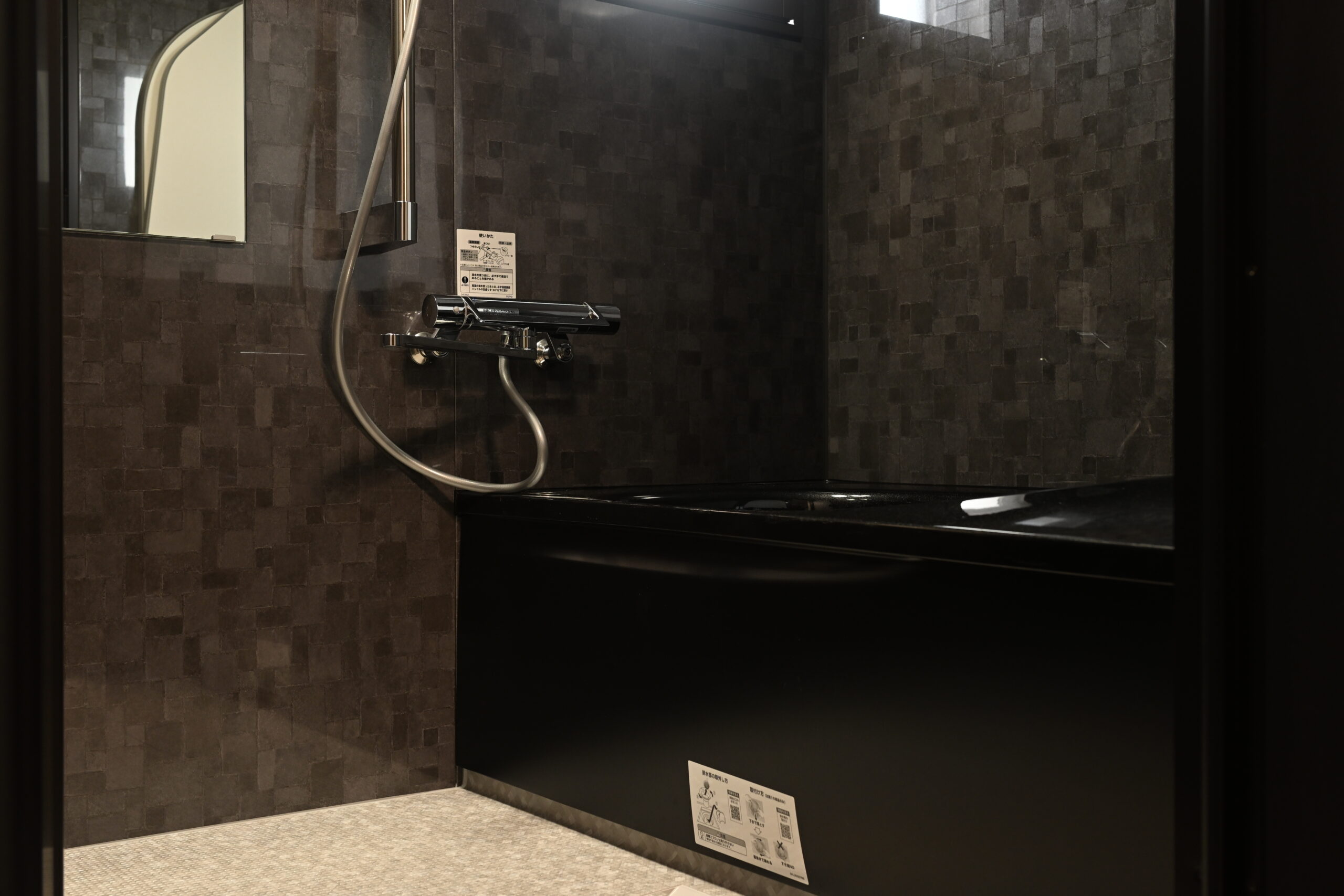 築年数を感じさせないホテルライクな住まい。上質グレーのリノベーション空間／長崎市／K様邸