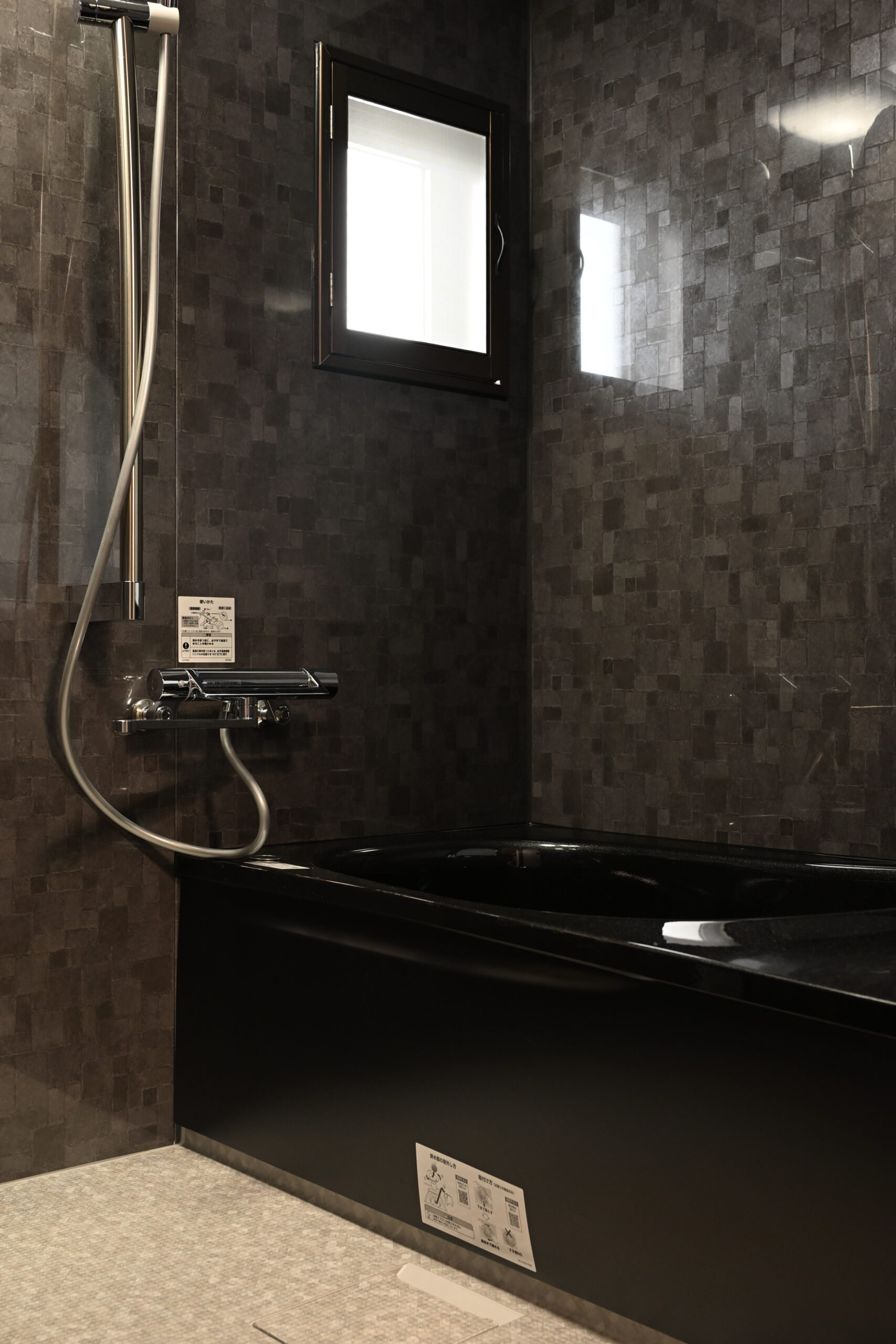 築年数を感じさせないホテルライクな住まい。上質グレーのリノベーション空間／長崎市／K様邸