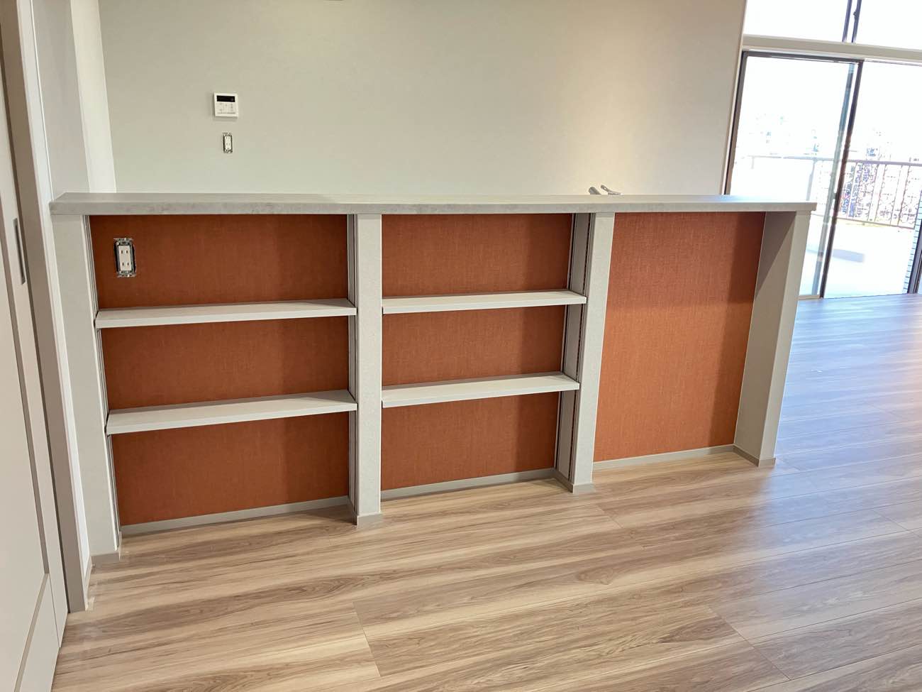 対面キッチン側の見せる収納