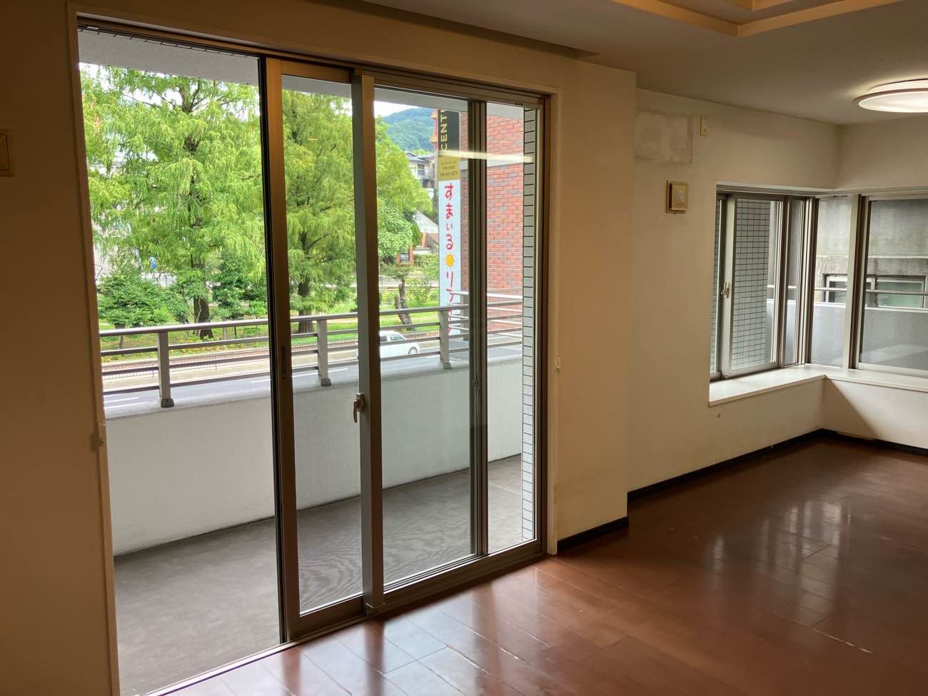 やさしい木質感とアイアンが調和するマンションリノベーション／O様邸