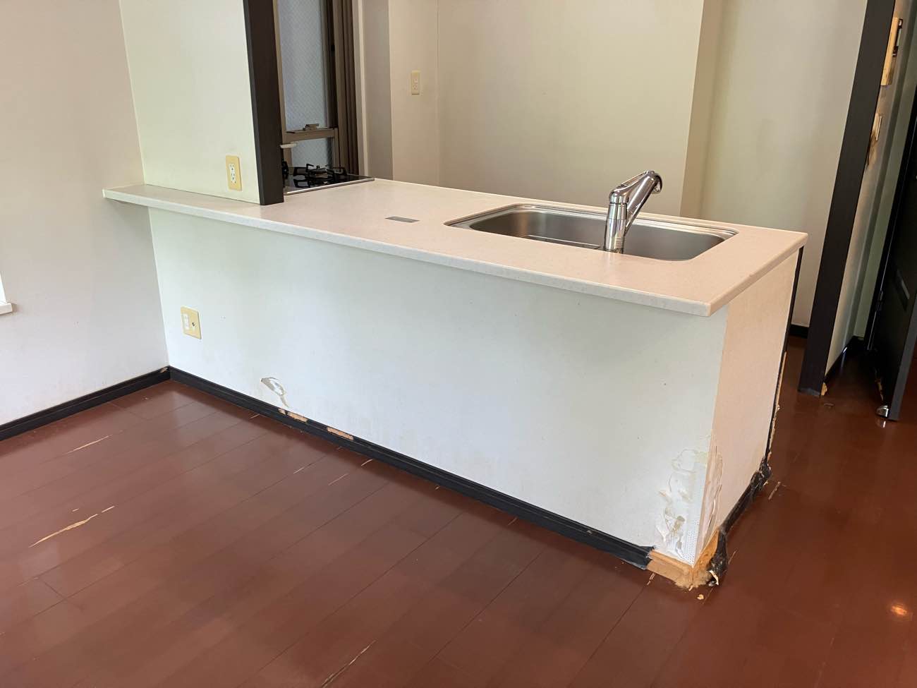 やさしい木質感とアイアンが調和するマンションリノベーション／O様邸