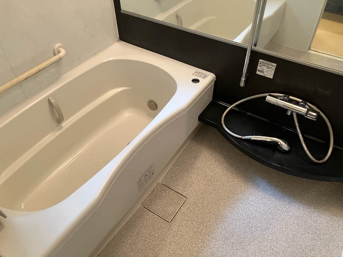 やさしい木質感とアイアンが調和するマンションリノベーション／O様邸