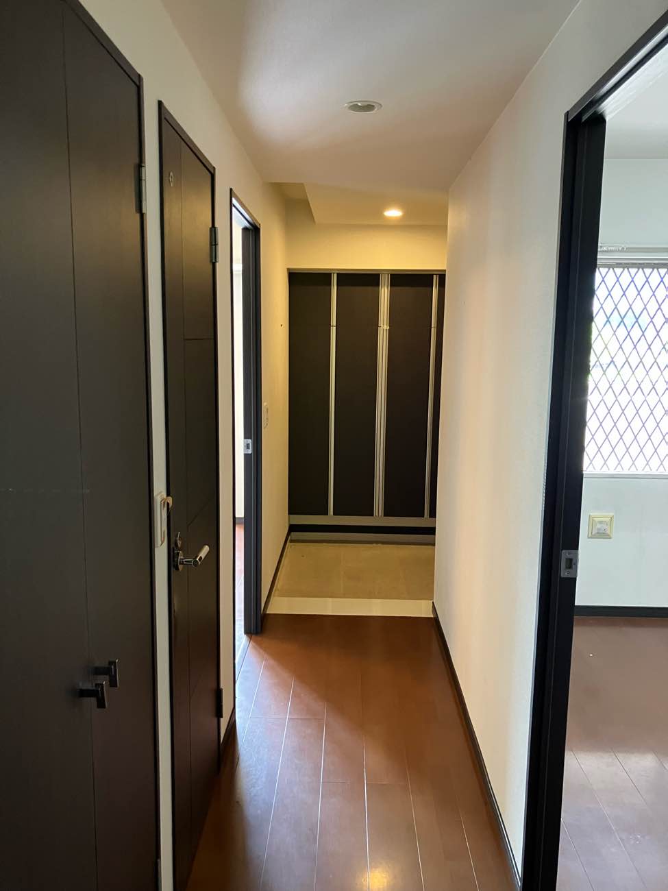 やさしい木質感とアイアンが調和するマンションリノベーション／O様邸