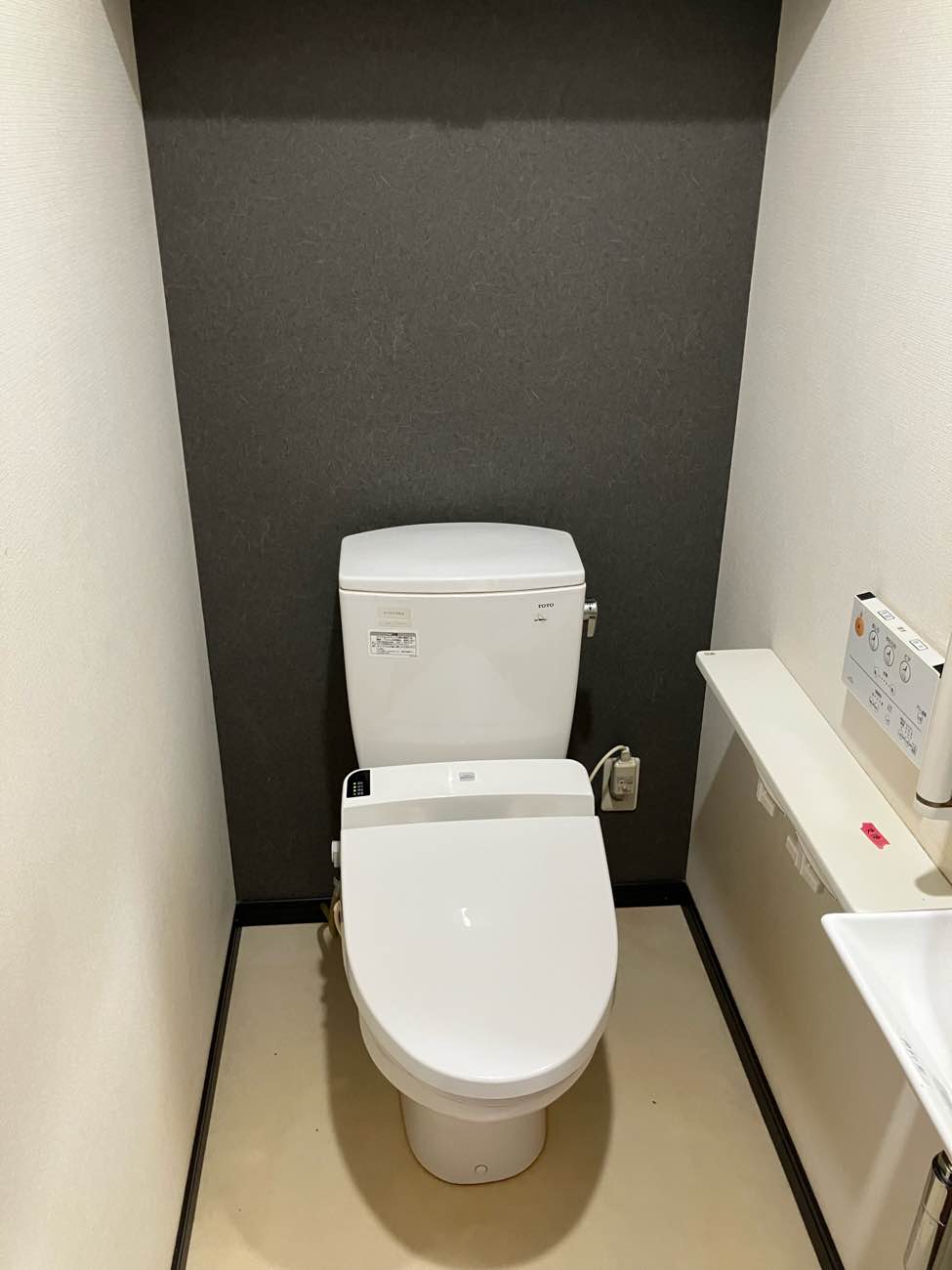 やさしい木質感とアイアンが調和するマンションリノベーション／O様邸