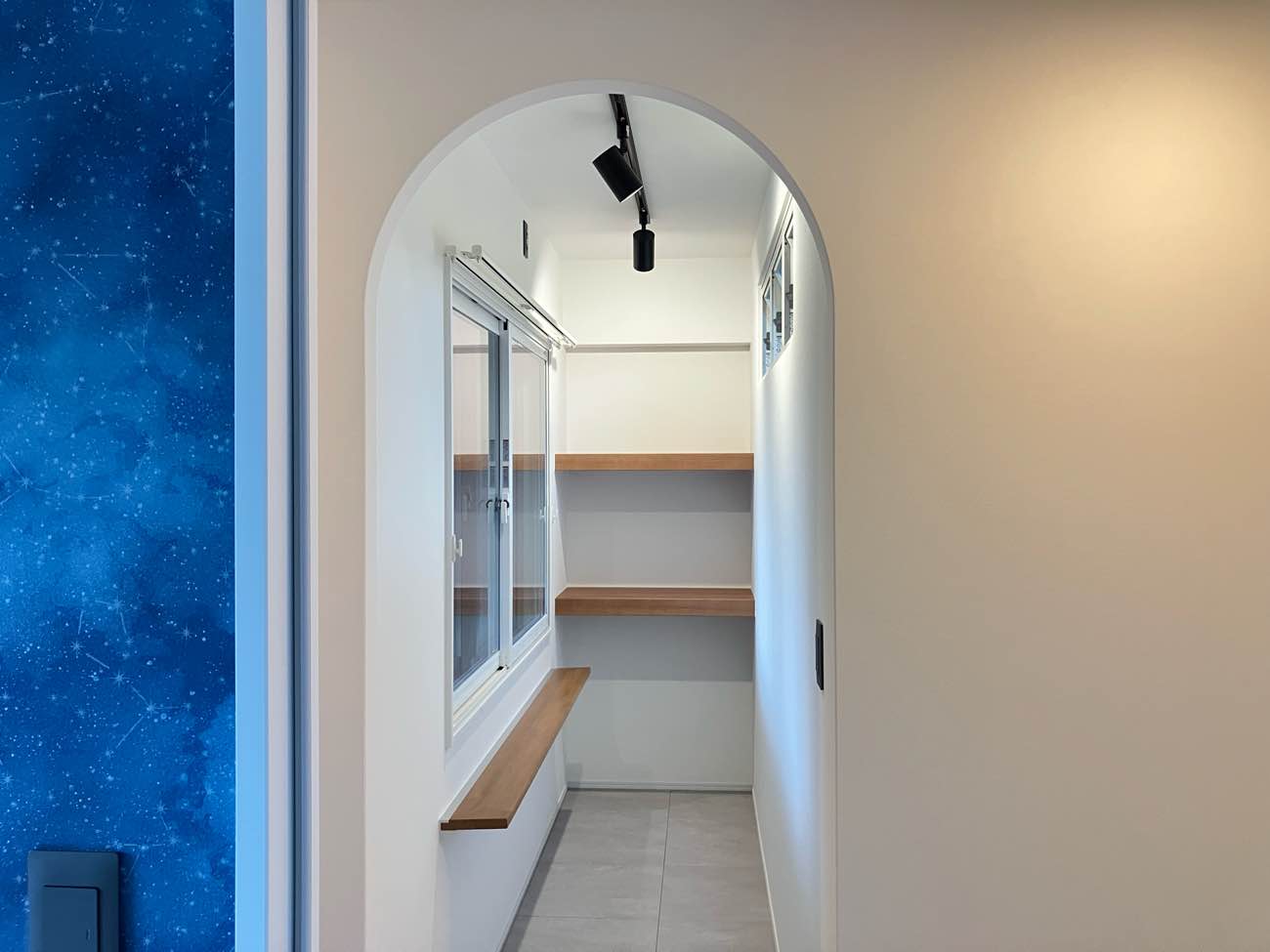 やさしい木質感とアイアンが調和するマンションリノベーション／O様邸