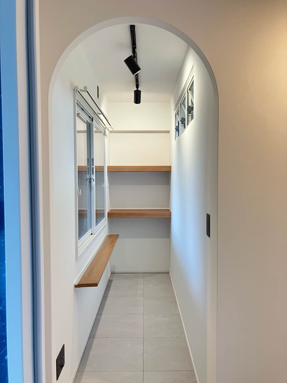 やさしい木質感とアイアンが調和するマンションリノベーション／O様邸