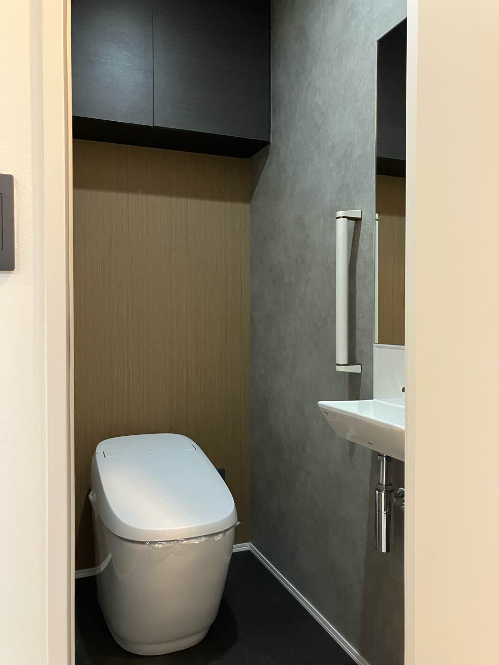 やさしい木質感とアイアンが調和するマンションリノベーション／O様邸