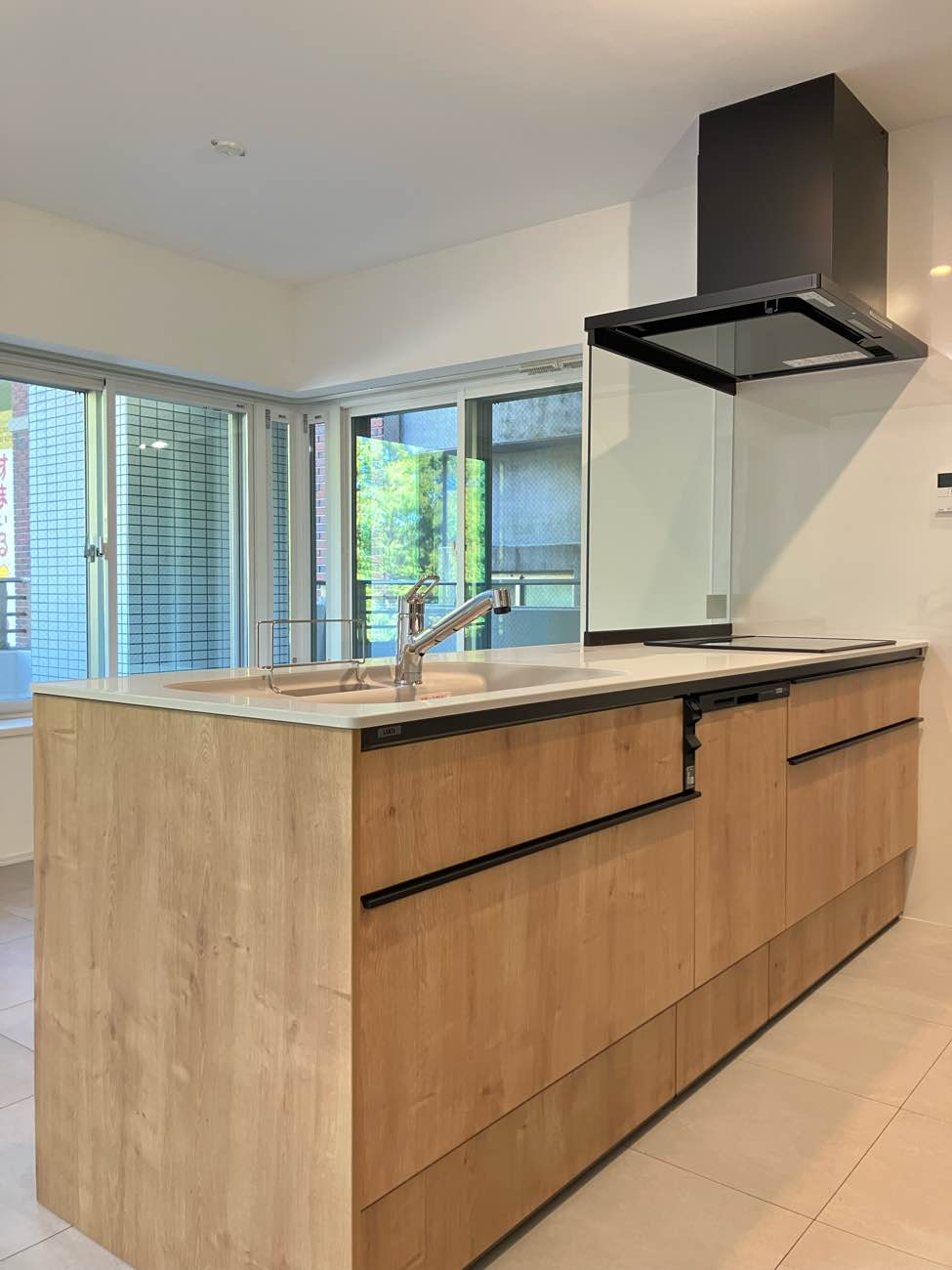 やさしい木質感とアイアンが調和するマンションリノベーション／O様邸