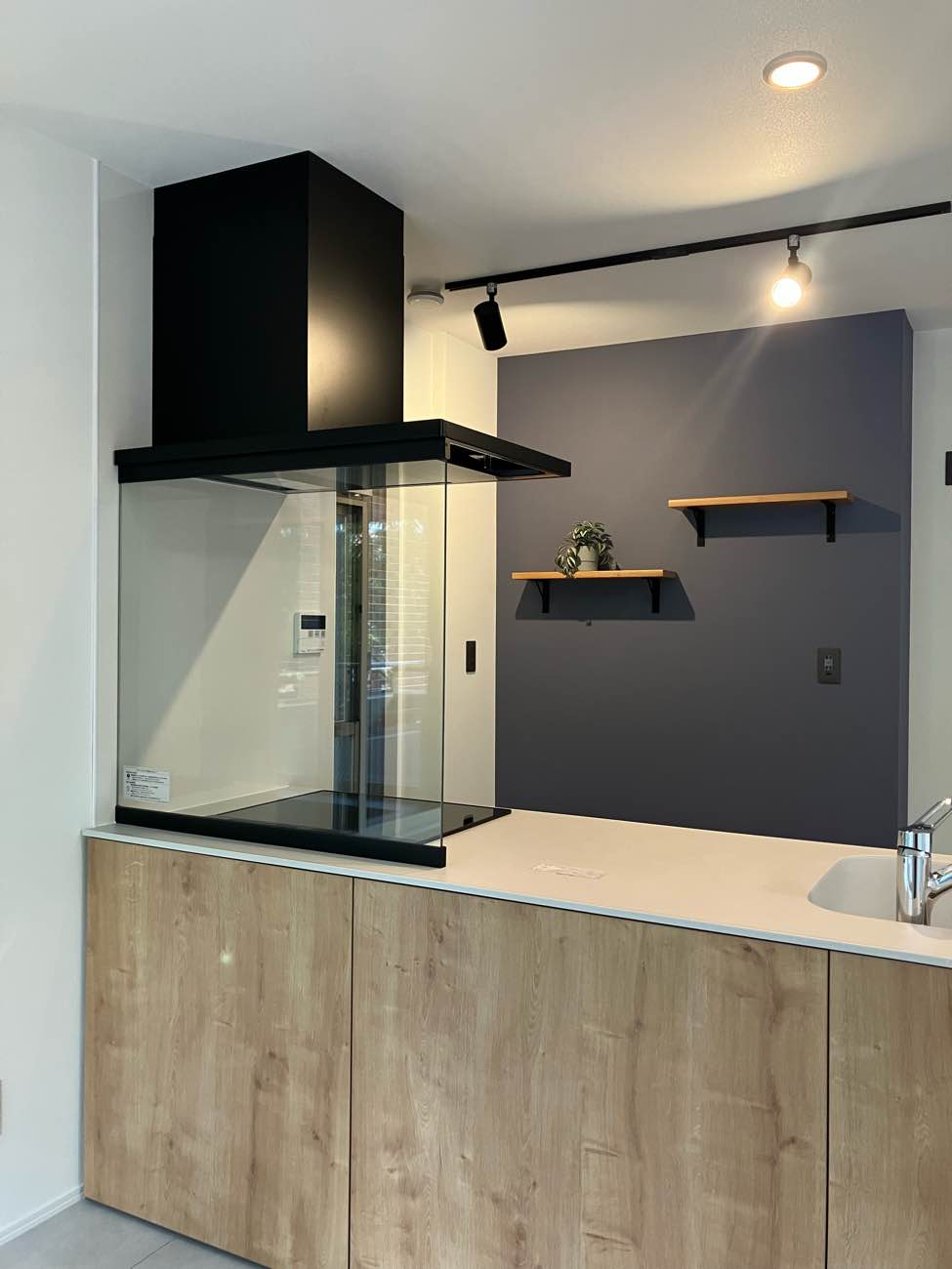 やさしい木質感とアイアンが調和するマンションリノベーション／O様邸