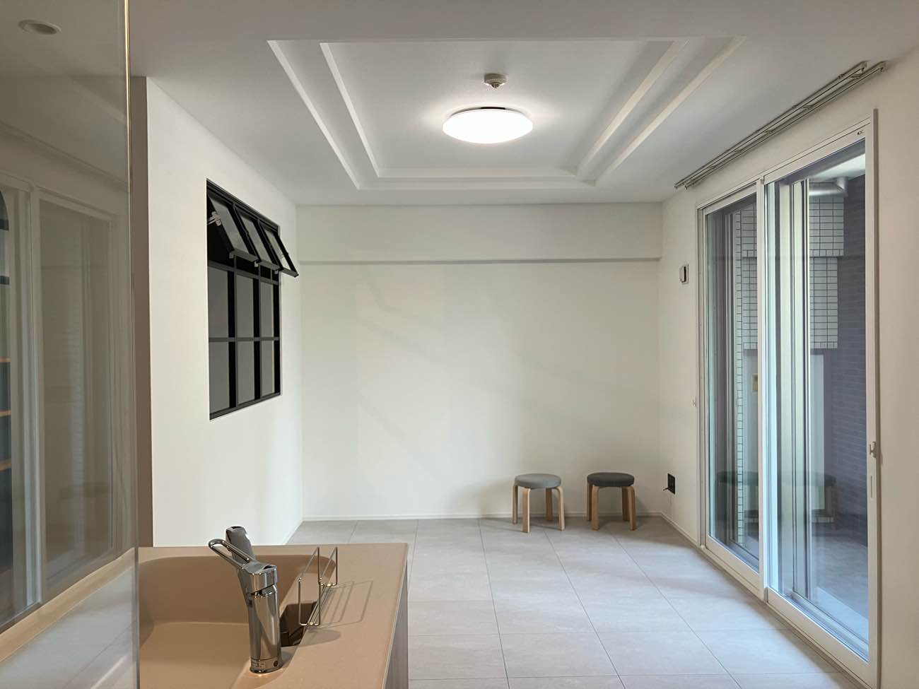 やさしい木質感とアイアンが調和するマンションリノベーション／O様邸