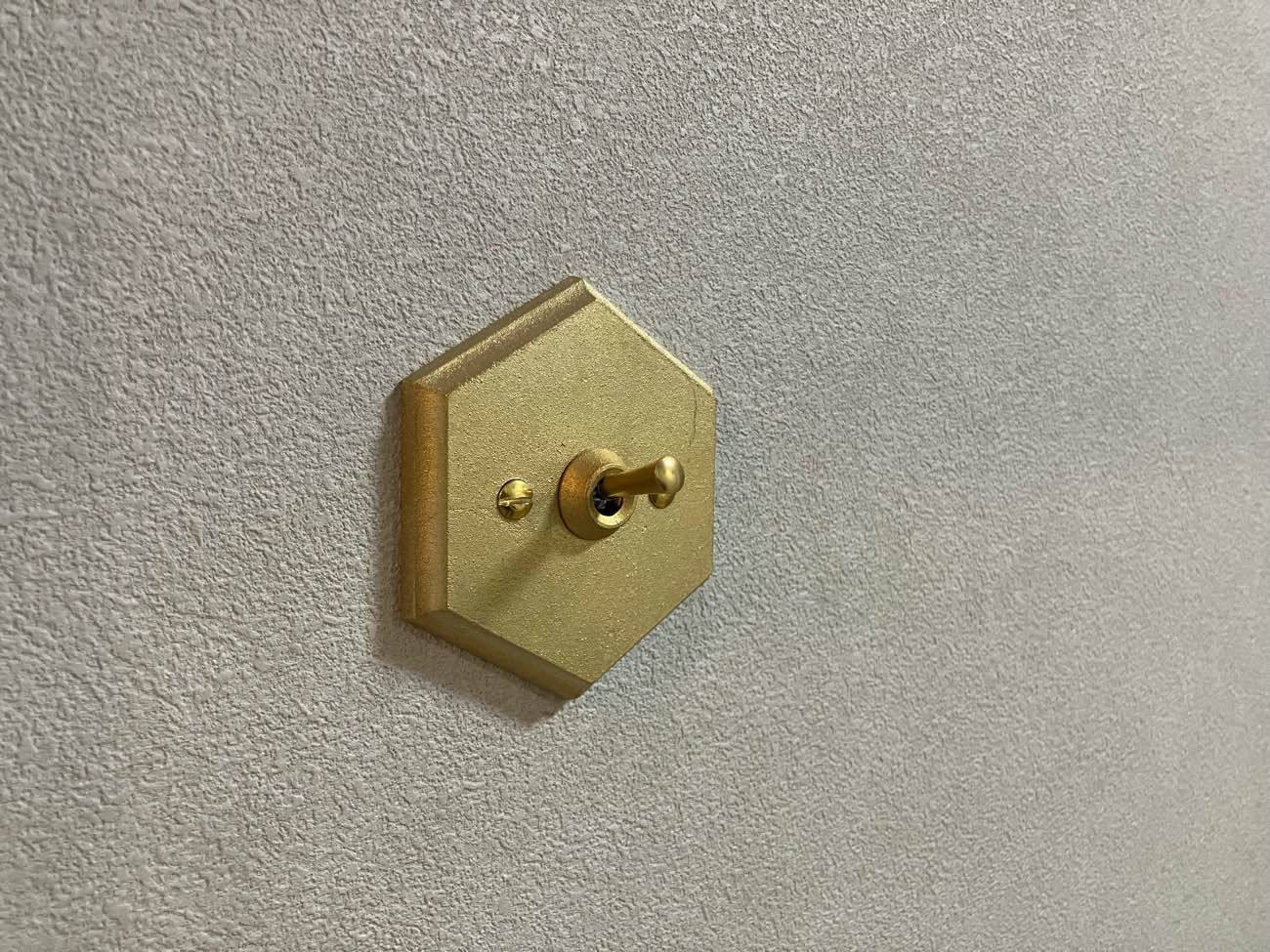 やさしい木質感とアイアンが調和するマンションリノベーション／O様邸