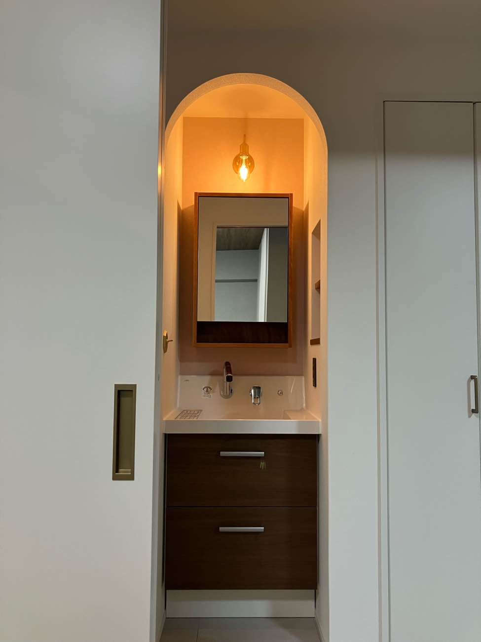 やさしい木質感とアイアンが調和するマンションリノベーション／O様邸