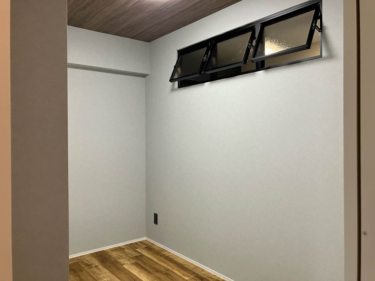 やさしい木質感とアイアンが調和するマンションリノベーション／O様邸