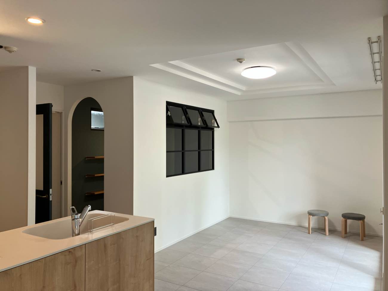 やさしい木質感とアイアンが調和するマンションリノベーション／O様邸