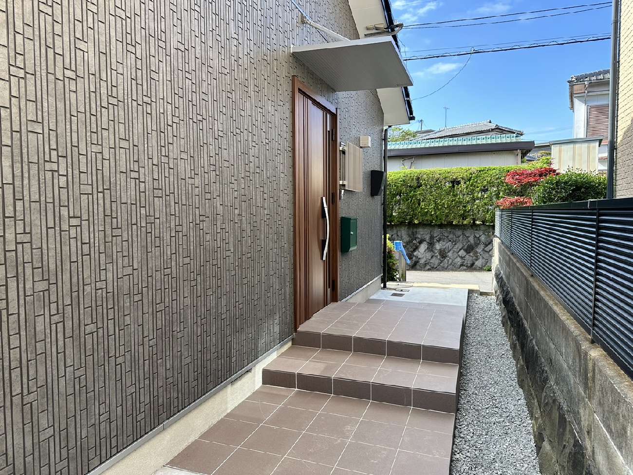 スタイリッシュに生まれ変わったアプローチ