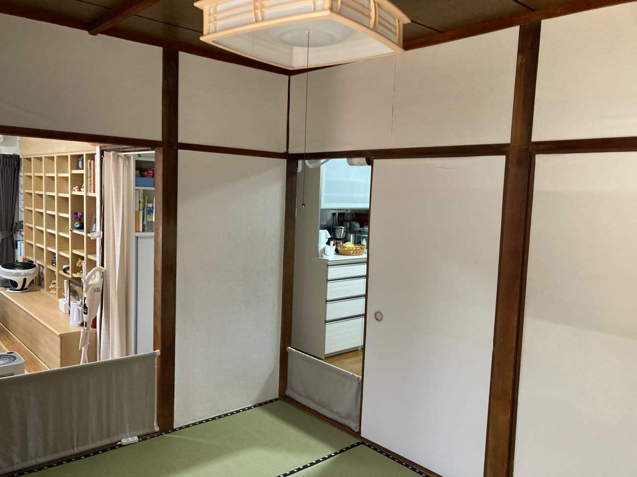 ヒノキの無垢床と塗装仕上げ。質感とあたたかさを大切にした平屋の住まい／H様邸