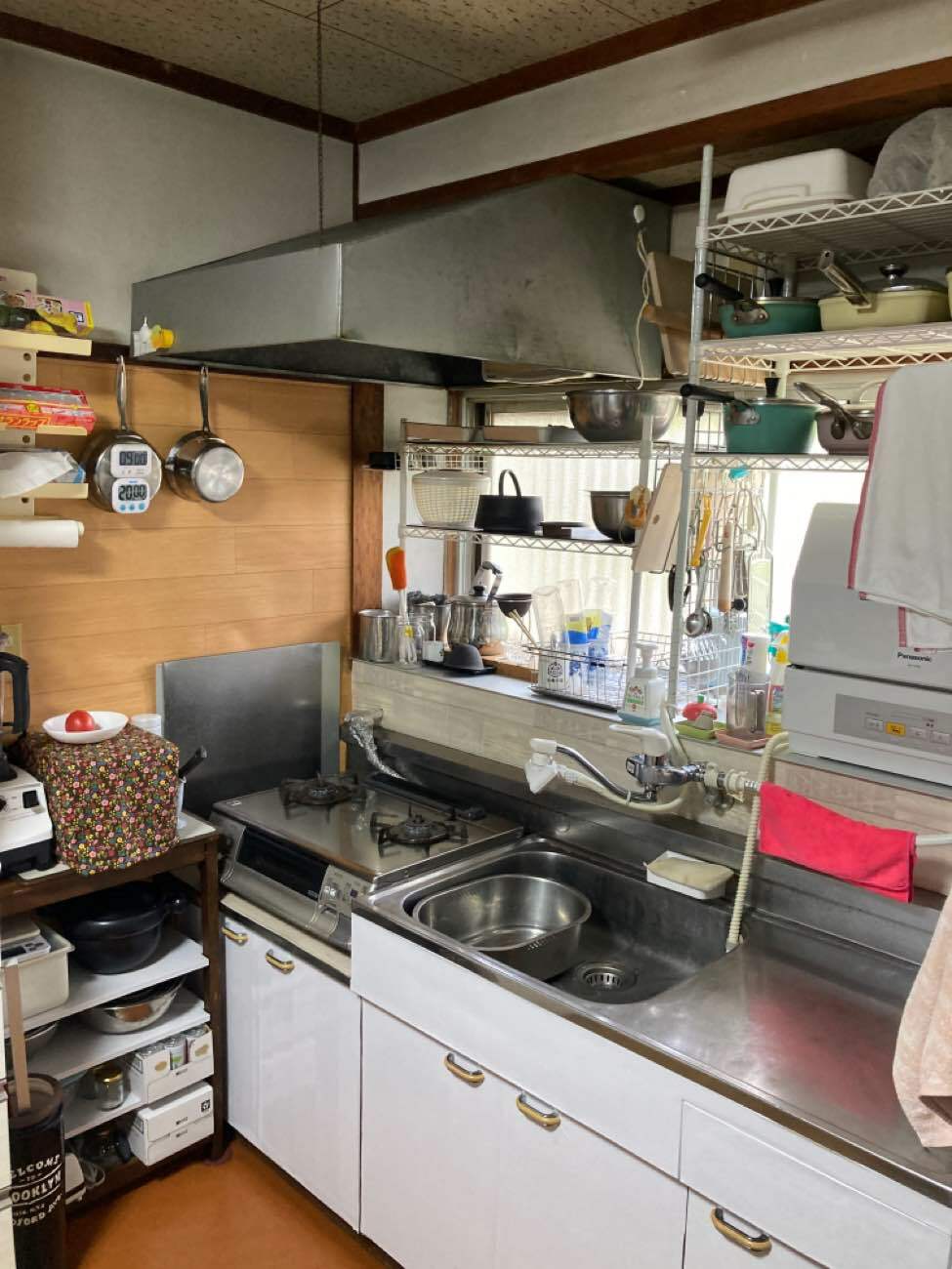 ヒノキの無垢床と塗装仕上げ。質感とあたたかさを大切にした平屋の住まい／H様邸