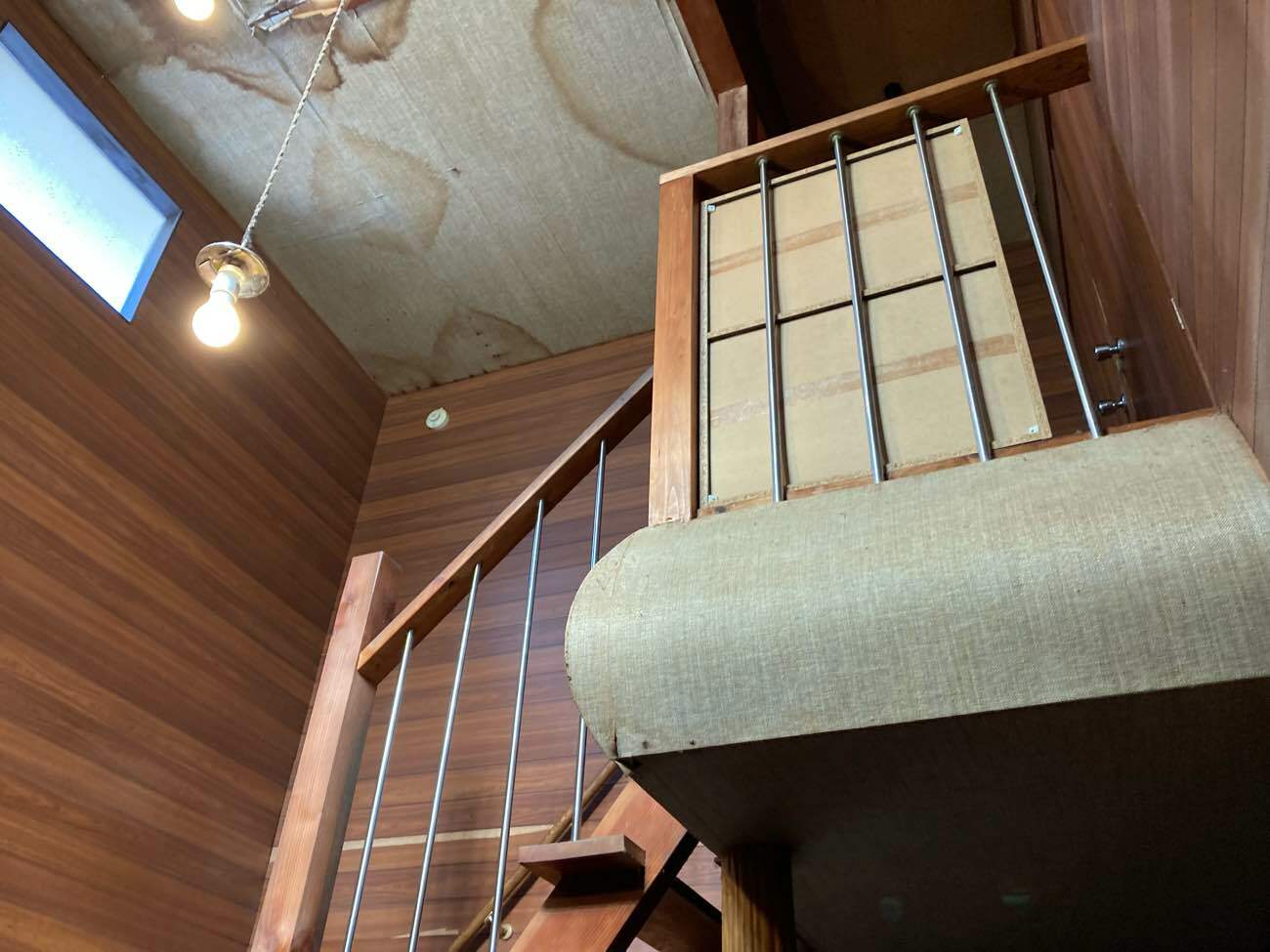 玄関ホールの雨漏り