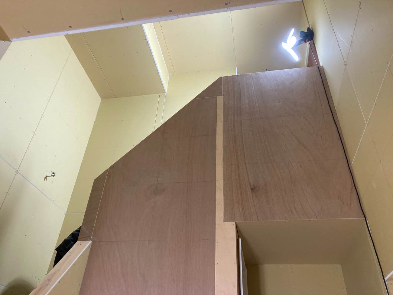 雨漏り修理後の玄関ホール