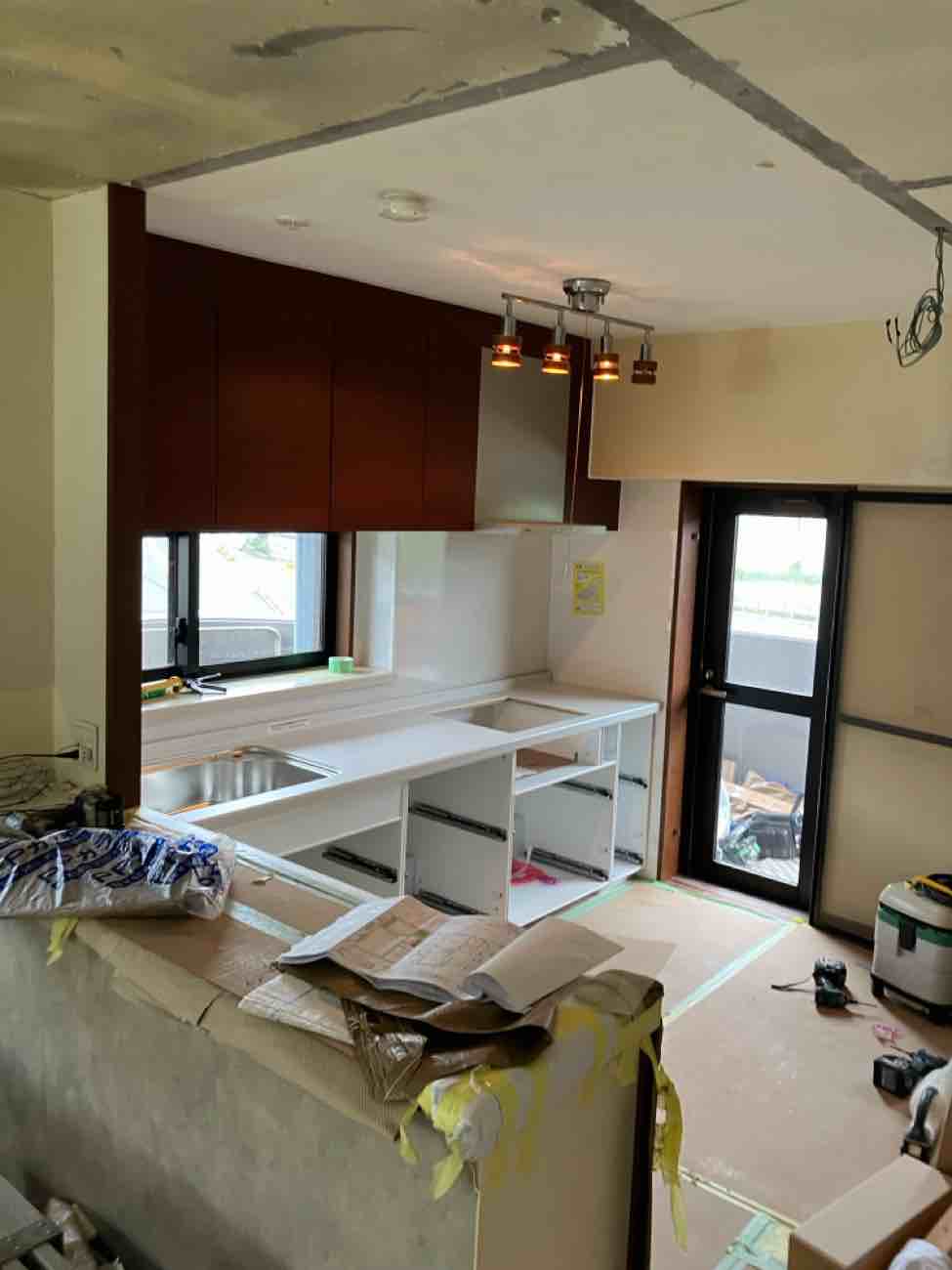 施工中のキッチン