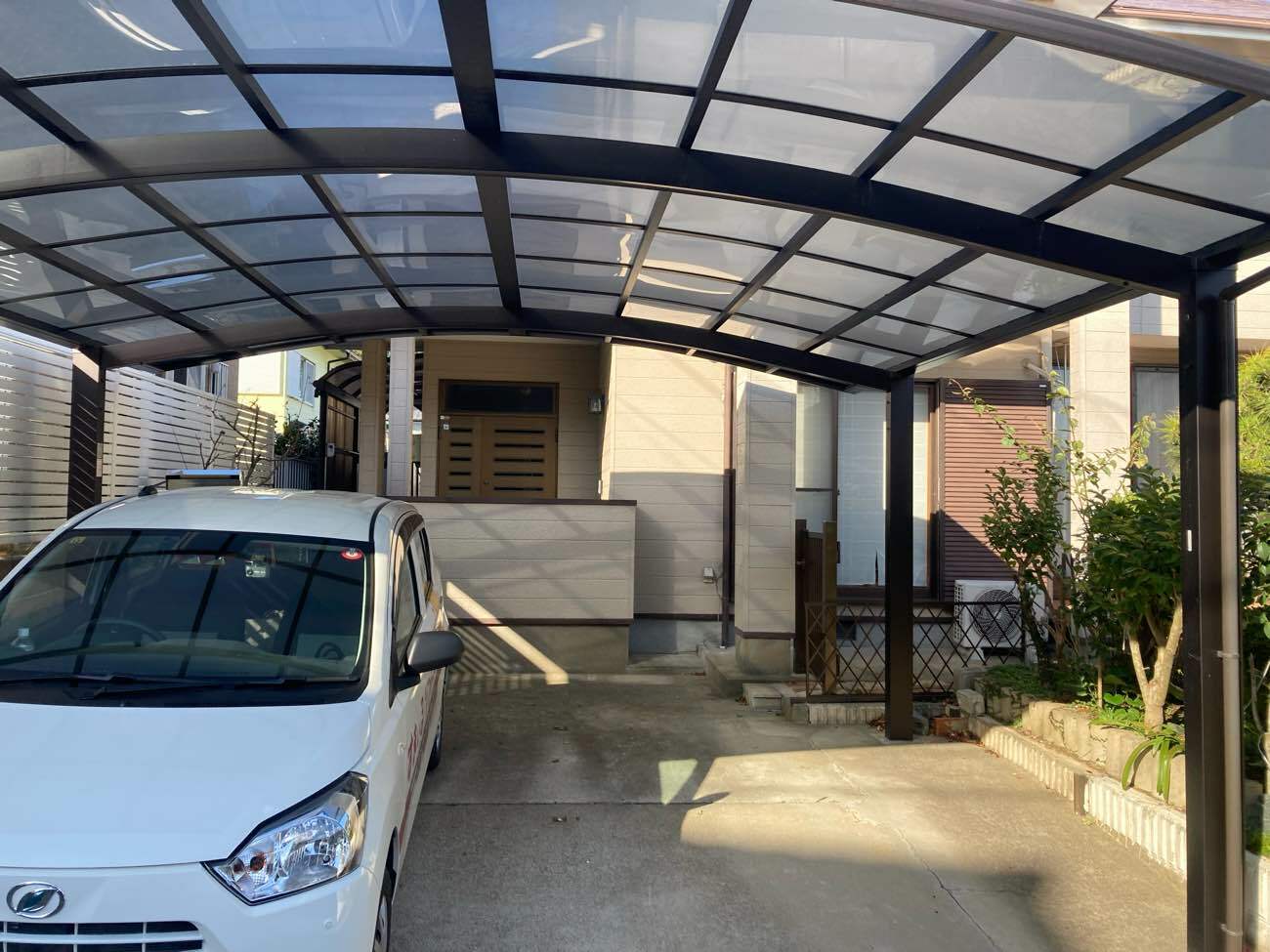 庭を整理して実現した、ゆとりある駐車場計画／H様邸