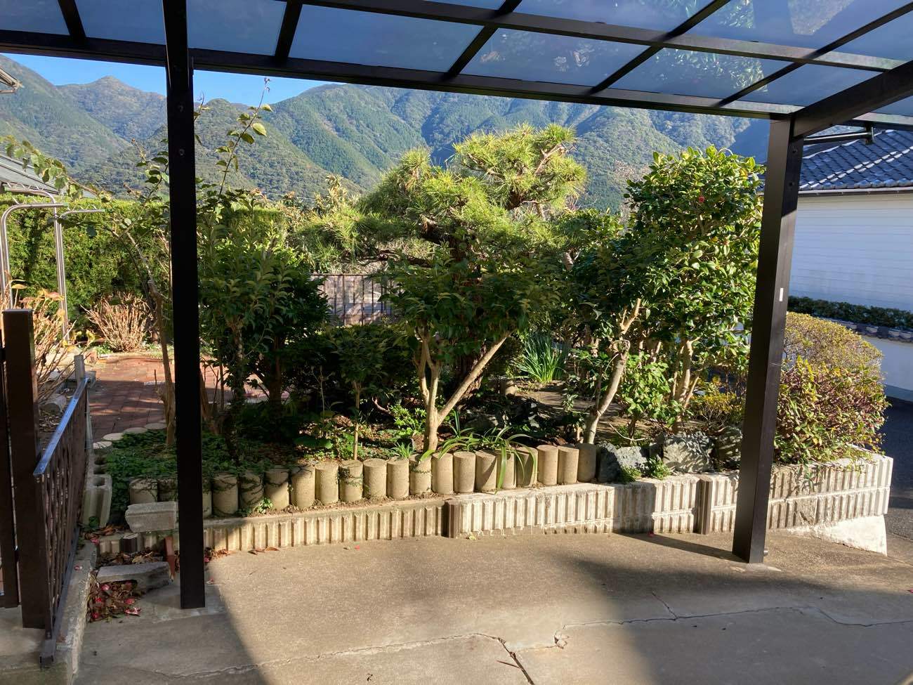 庭を整理して実現した、ゆとりある駐車場計画／H様邸