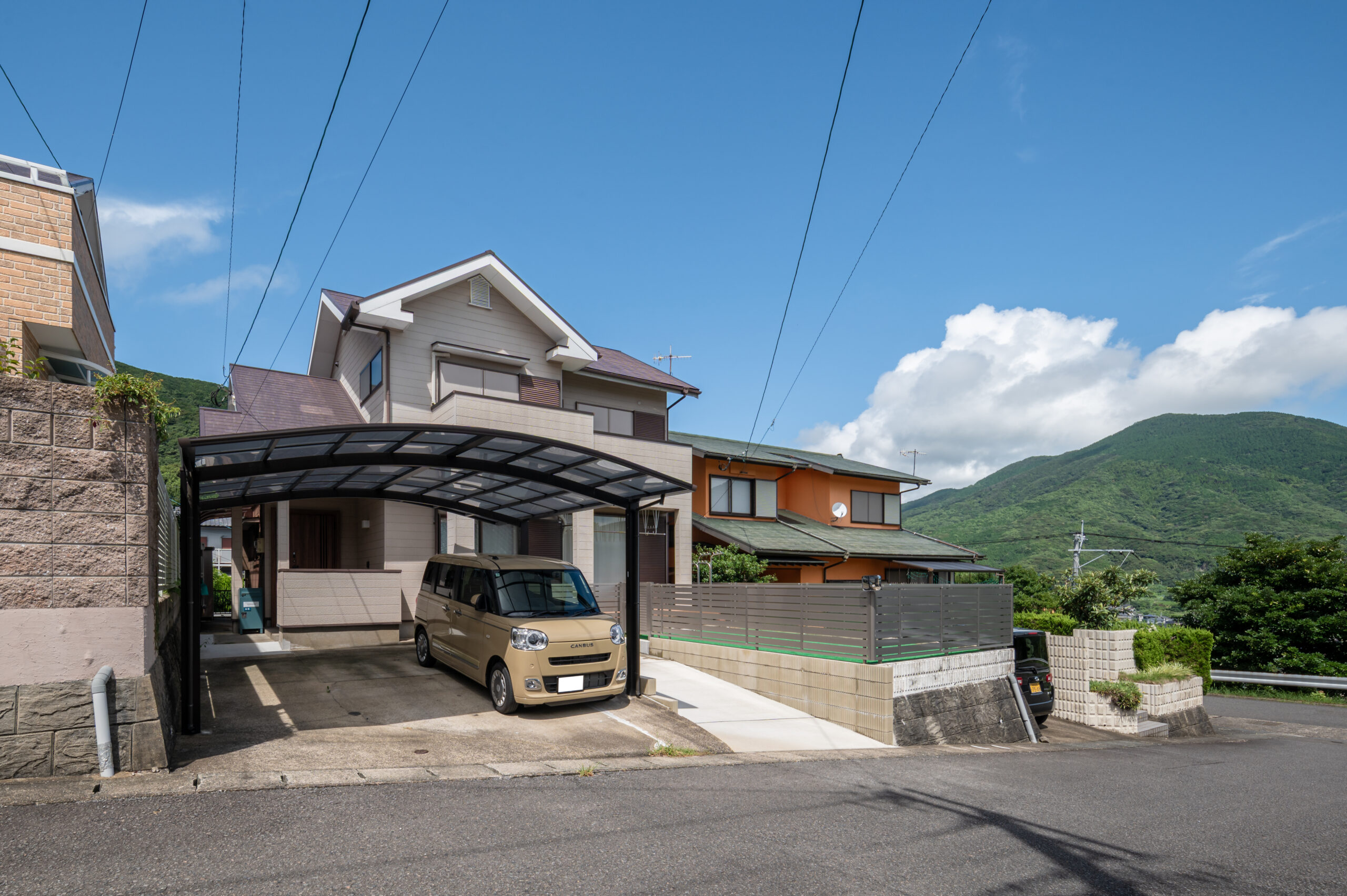 庭を整理して実現した、ゆとりある駐車場計画／H様邸