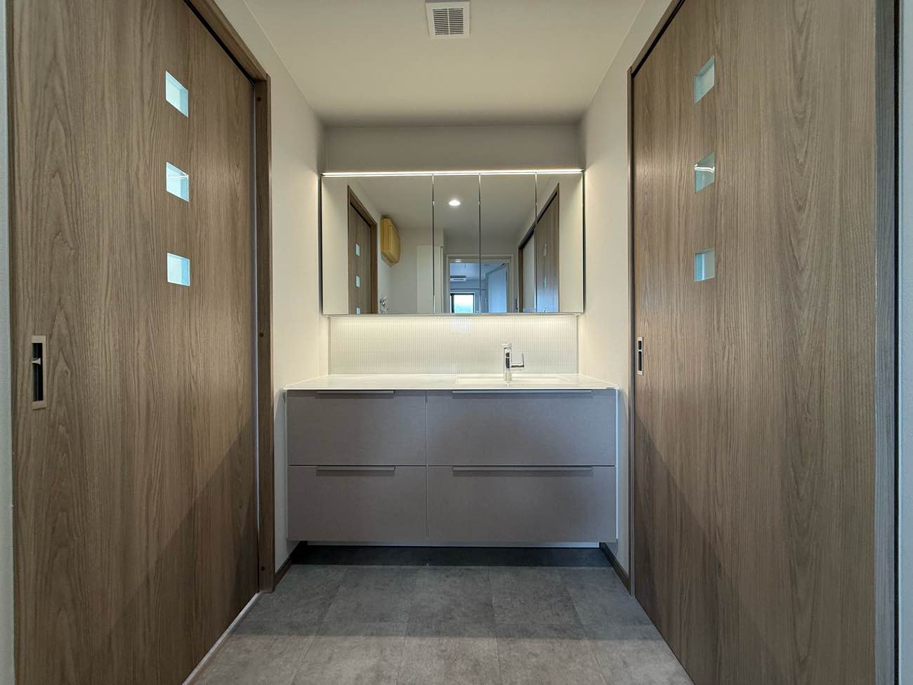 上質な水まわりと建具の工夫で叶えた、心地よい住まい