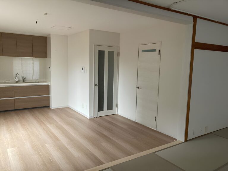 襖を取り払って広々・のびのびと。 和室とDKをつなげた開放的なマンションリフォーム