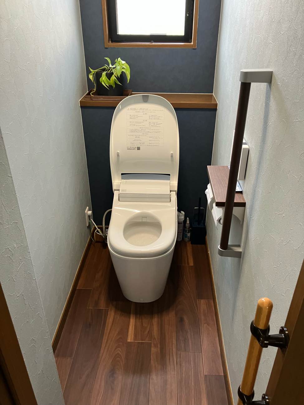 お気に入りのキッチン空間へ。造作カウンターとクロス選びにこだわったリフォーム