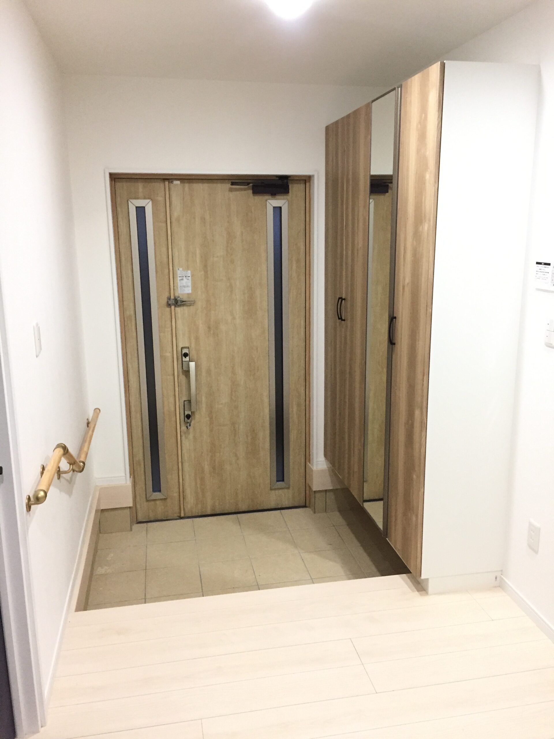 ネイビー建具が映えるLDKと、オール電化の快適さ ── Y様邸 住宅リノベーション工事／長崎市