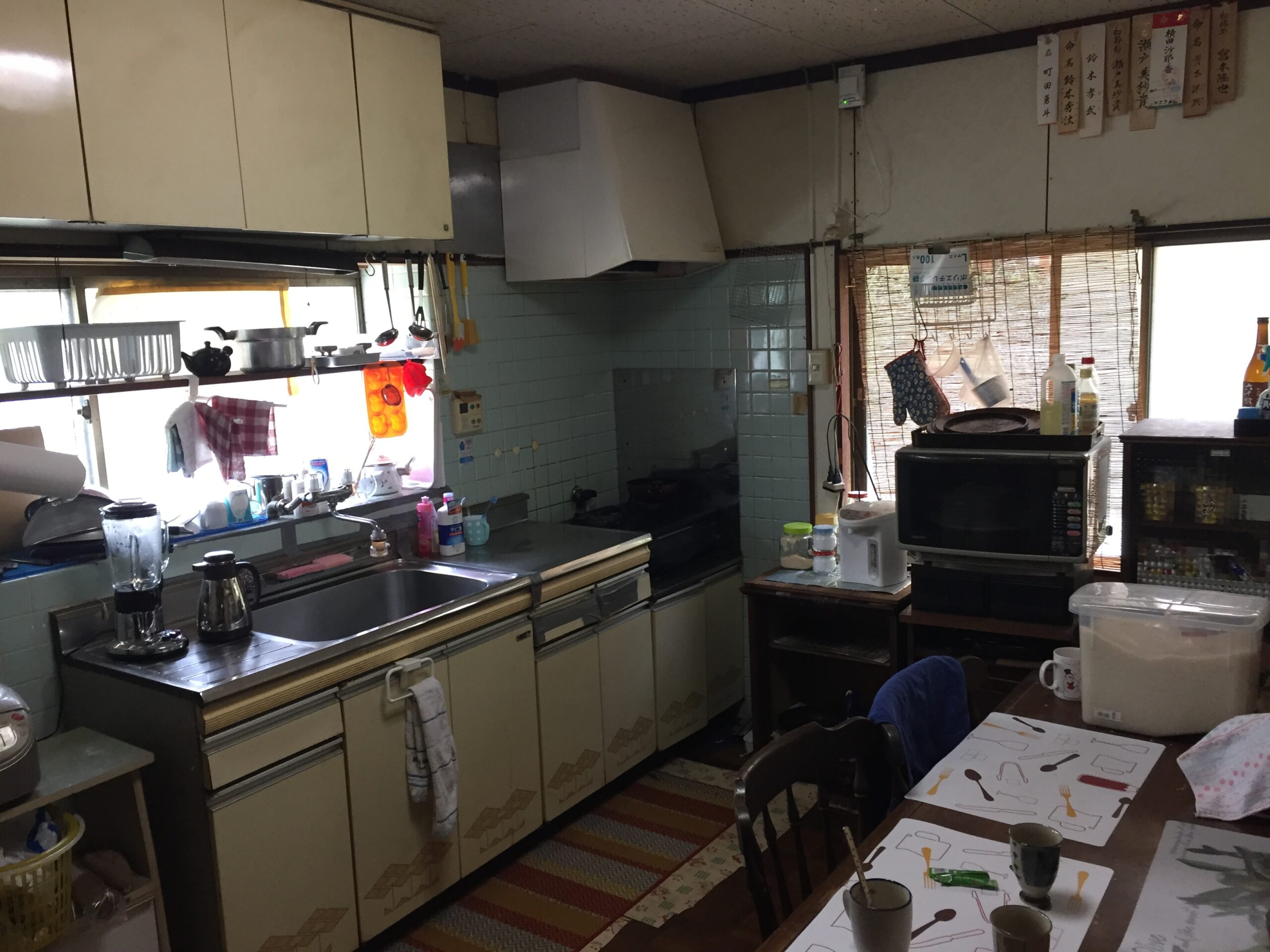 ネイビー建具が映えるLDKと、オール電化の快適さ ── Y様邸 住宅リノベーション工事／長崎市